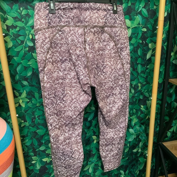 BUNDLE OF Fabletics Capri leggings - Picture 2 of 4